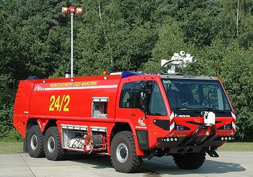 Flughafenlöschfahrzeug der Werkfeuerwehr EADS. Foto: Müller