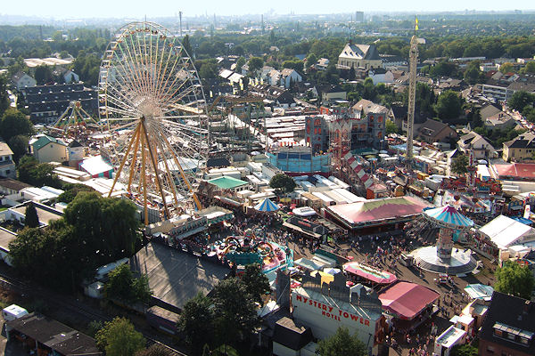 Die Kirmes "Pützchenmarkt" in Bonn (Foto aus 2006). Muss die Veranstaltung in diesem Jahr aus Sicherheitsgründen abgesagt werden? Foto: Der Sascha/Wikipedia Die Kirmes "Pützchenmarkt" in Bonn (Foto aus 2006). Muss die Veranstaltung in diesem Jahr aus Sicherheitsgründen abgesagt werden? Foto: Der Sascha/Wikipedia