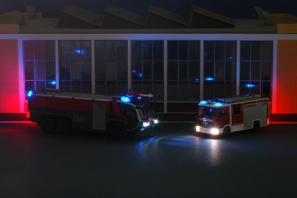 031010_Wiking_Control Der Panther 6x6 und das LF 10/6 von Wiking als ferngelenkte Modelle mit zahlreichen Lichteffekten. Foto: Olaf Preuschoff