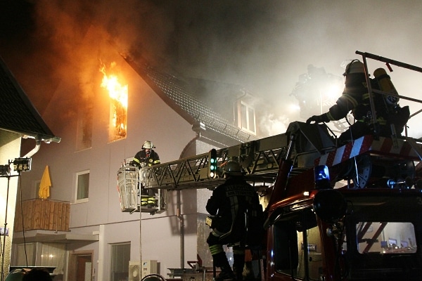 Brand-Großheubach-23-03-2011 Ein Großbrand zerstörte ein frisch renoviertes Fachwerkhaus in Großheubach. Foto: Hettler