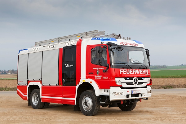 Rosenbauer AT Auf der Leitmesse Interschutz 2010 präsentierte Rosenbauer erstmals den neuen AT. Das erste Serienfahrzeug ging jetzt an den LZ Holzhausen der FF St. Georgen. Foto: Rosenbauer
