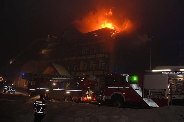 Dachstuhlbrand im Hotel. Foto: Kamera24.tv