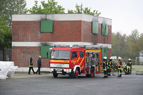 Lehrgang an der Landesfeuerwehrschule Bremerhaven: Ab 2013 werden auf dem Gelände an der Bremerhavener Feuerwache Rettungsdienstkräfte geschult. Foto: Klöpper