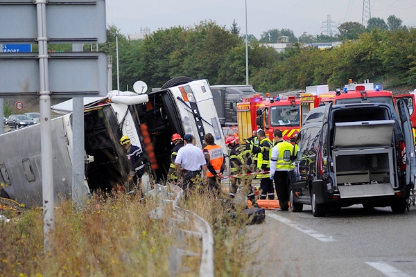 Busunglück in Frankreich: Bei diesem Unfall nahe Mulhouse starben am Dienstag zwei Menschen. Foto: new-pr.de