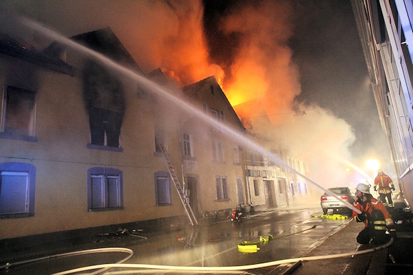 Brand in Backnang: Bei dem Feuer starben acht Menschen. Foto: Benjamin Beytekin