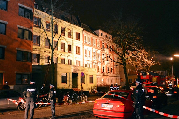 Jugendfeuerwehrmann als Brandstifter: in diesem Haus in Hamburg starben drei Menschen. Foto: Lars Ebner