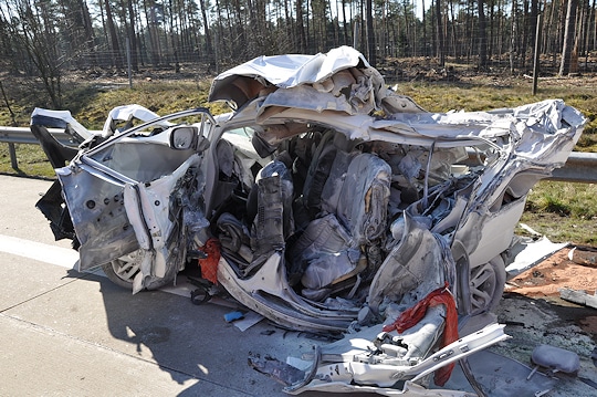 Unfall am Walsroder Dreick auf der A 27: Das Wrack der tödlich verunglückten Fahrerin. Foto: Polizei