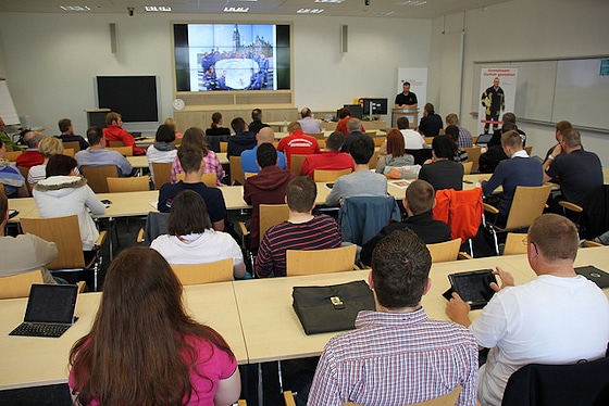 Diskussion in Ahrweiler: Thema Übertritt von Jugendfeuerwehrleuten in die aktive Feuerwehr. Foto: DJF