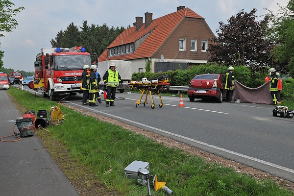 Unfall in Coesfeld: zwei Bauarbeiter sterben, nachdem ein Pkw in eine Baustelle gefahren ist. Foto: Bludau