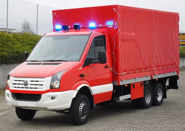 Diesen VW Crafter 50 mit 7.500 Kilogramm zulässiger Gesamtmasse und 3.440 Kilogramm Nutzlast stellt Thoma auf der RETTmobil vor. Möglich wird die größere Nutzlast durch eine Nachlaufachse. Foto: Thoma