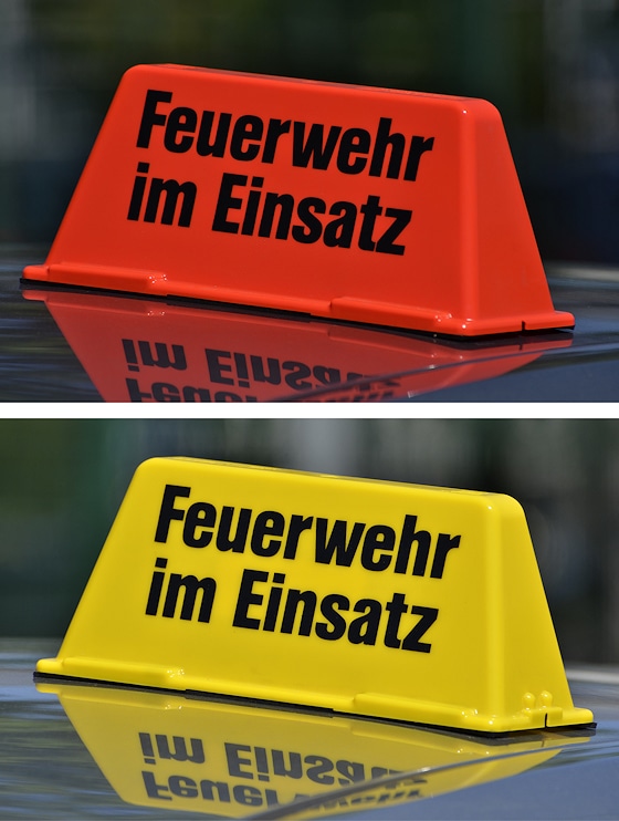 "Feuerwehr im Einsatz": Diese Dachaufsetzer-Sonderedition sind im Feuerwehr-Magazin-Shop erhältlich, in signalgelb oder leuchtrot. Foto: Preuschoff