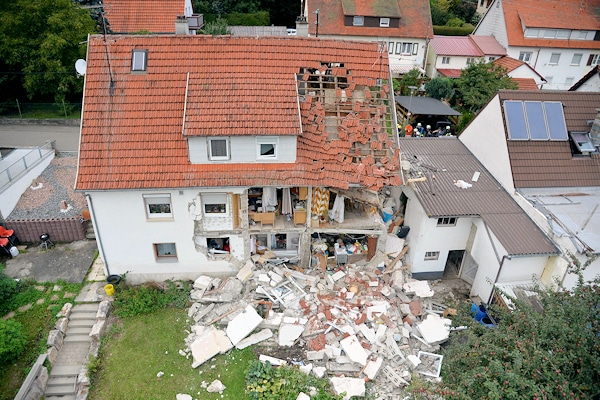 Eine Gasexplosion hat dieses Wohnhaus in Rosenfeld erheblich beschädigt. Foto: Friebe PR