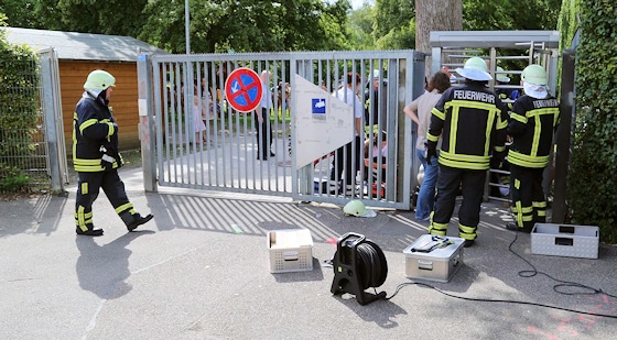 Ein Kind ist in einem Drehkreuz des Freibad Waiblingen eingeklemmt. Foto: 7aktuell.de/Adomat