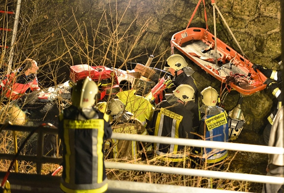 Rettungsarbeiten im Flussbett. Foto: fib-FDL