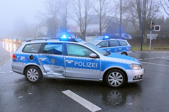Bei dem Unfall in Heiligenhaus wurde dieser Streifenwagen seitlich gerammt. Foto: Polizei