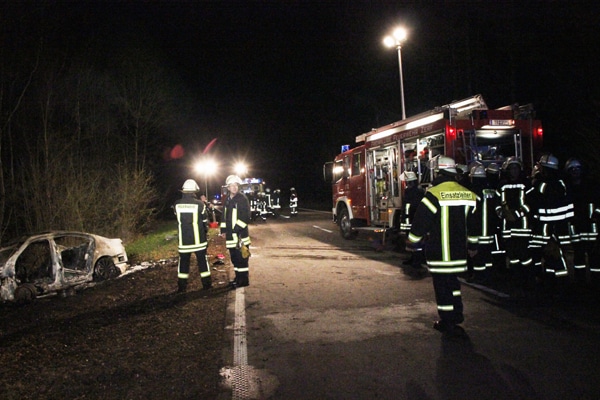 Kräfte der Feuerwehr vor den Aufräumarbeiten. Foto: Geidies