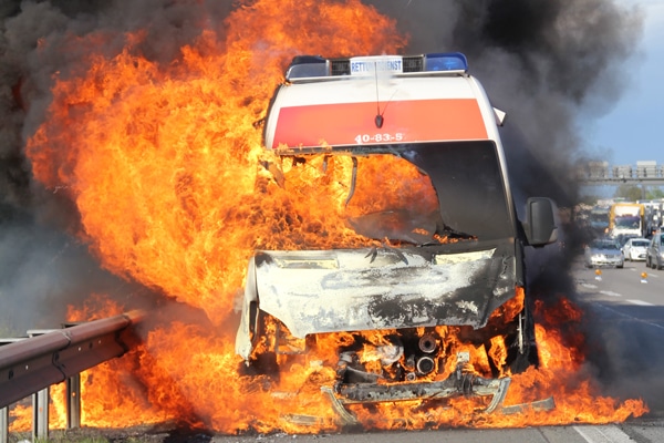 Brennender RTW auf der A 1 bei Bremen. Foto. Pressestelle Polizei Bremen