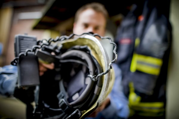 Der Feuerwehreinsatz am Samstag hat bei der Ausrüstung der Feuerwehr Spuren hinterlassen. Rheinische Post / Andreas Bretz