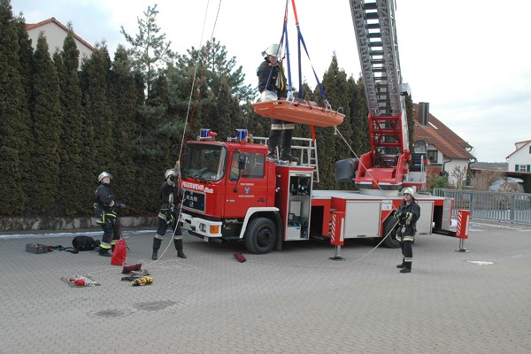 DLK_Drehleiter_Rettung_Patient_Patientenrettung_Einsatz_Feuerwehr_Tipps_V