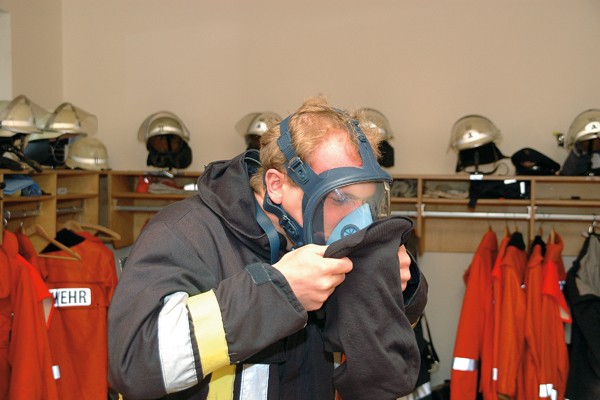 Flammschutzhaube_Feuerwehr_PSA_Persönliche Schutzausrüstung_Einsatz_Innenangriff_Sicherheit