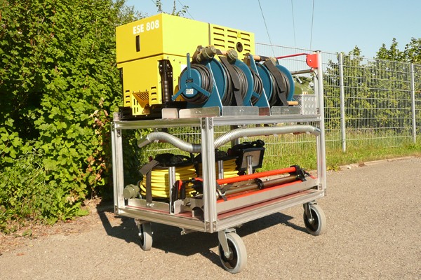 Rollwagen_Feuerwehr_Einsatz_Gerät_Transport_Rüstwagen