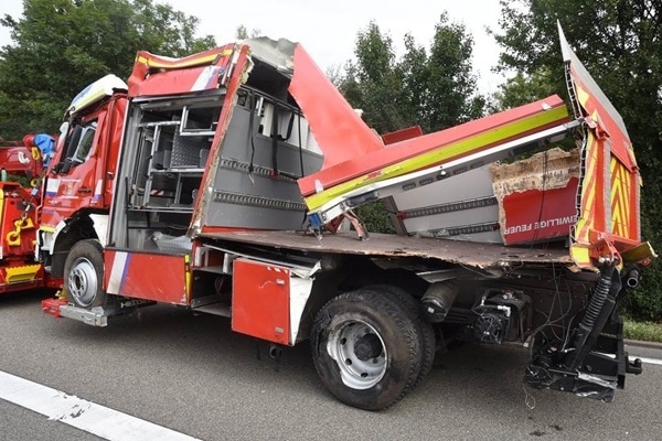 Unfall auf der Autobahn A 3. Lkw fährt in Unfallstelle. Einsatzkräfte schwer verletzt. Foto: Wiesbaden112.de / Jürgen Mahnke