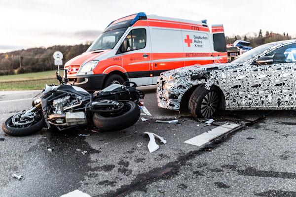 Unfall mit mercedes testfahrer