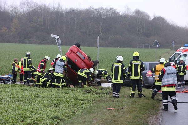 Technische Hilfeleistung_Feuerwehr_Unfall_Pkw