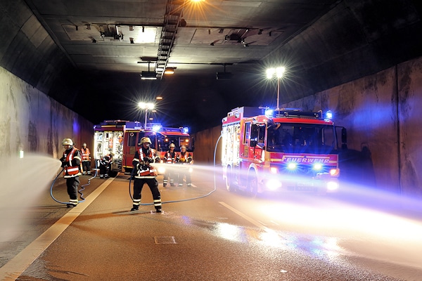 Die neuen SLF-T der Feuerwehr Hamburg haben sich jetzt beim ersten großen Brand seit ihrer Indienststellung im Elbtunnel bewährt. Foto: Jann