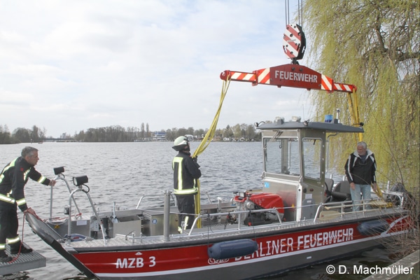 Eines der beiden neuen Mehrzweckboote der Feuerwehr Berlin. Foto: D. Machmüller