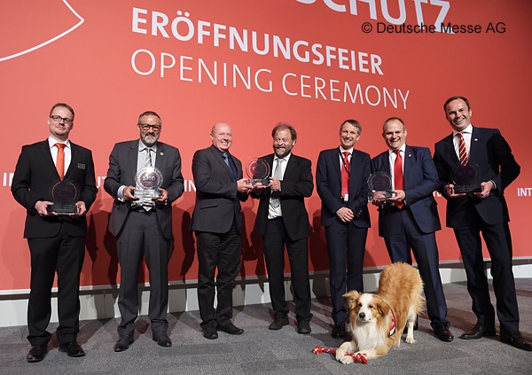 Auf der Interschutz 2015 in Hannover fand die erste Verleihung der Nutzungsrechte an dem vfdb-Markenzeichen „Safety made in Germany“ statt. Foto: Deutsche Messe AG