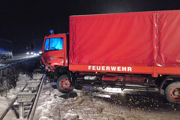 Verunglückter Gerätewagen-Nachschub der Feuerwehr Hattersheim-Okriftel. Foto: Thomas Heinold / Feuerwehr