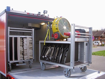 Mehr Kippsicherheit und weniger Rollwider-stand: neuer Rollcontainer von Günzburger Steigtechnik. Foto: Günzburger Steigtechnik