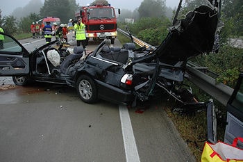 Der verunglückte BMW auf der A 27. Foto: VOX
