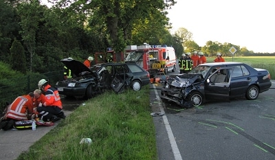 Schwerer Verkehrsunfall bei Thedinghausen (NI). Foto: Feuerwehr / Martin Köster