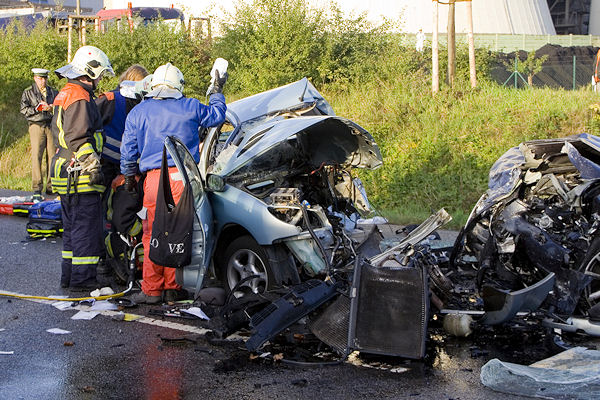 Bei diesem Unfall auf der B 51 starb am Montagmorgen ein 20-jähriger Autofahrer. Foto: Lange