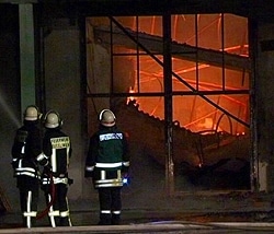 Kampf gegen die Flammen. Foto: NonstopNews