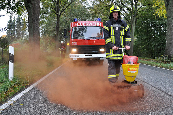 Ölspurbeseitigung: Die Nachreinigung von Verkehrsflächen ist nur noch optional vorgeschrieben, teilte der GÖC-Verband mit. Foto: Christian Nimtz Ölspurbeseitigung: Die Nachreinigung von Verkehrsflächen ist nur noch optional vorgeschrieben, teilte der GÖC-Verband mit. Foto: Christian Nimtz