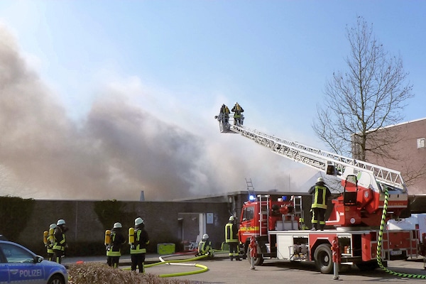 Brand in Geilenkirchen. Das Feuer zerstörte eine Sauna und ein Schwimmbad. Foto: Ralf Roeger