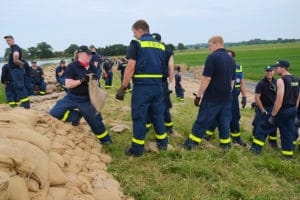 Helfer des THW im Einsatz beim Hochwasser 2013. Foto: THW