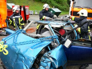 Oslo-Methode: Bei der Unfallrettung werden durch die Feuerwehr Ketten zur Befreiung eingeklemmter Opfer eingesetzt. Foto: Fichte/Archiv FM