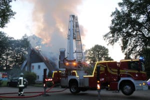 Brand in Bad Fallingbostel: Ein neues Hubrettungsfahrzeug kam noch vor der offiziellen Inbetriebnahme zum Einsatz. Foto: Führer/Feuerwehr