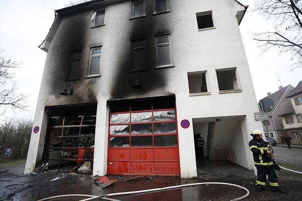 Brand bei der Feuerwehr Jebenhausen: schwerer Gebäudeschaden. Foto: 7aktuell.de