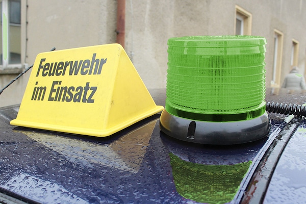 https://www.feuerwehrmagazin.de/app/uploads/2015/01/gruenes-blinklicht-feuerwehr.jpg