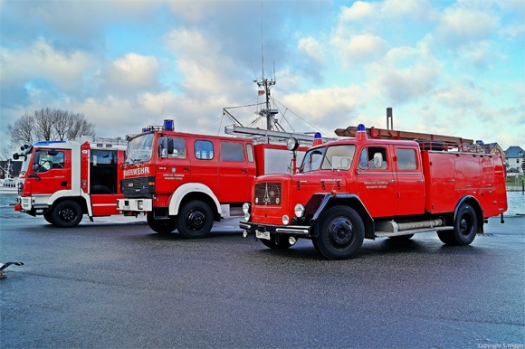 Generationenbild mit dem neuen LF 20 der Feuerwehr Niendorf. Foto: Feuerwehr Niendorf