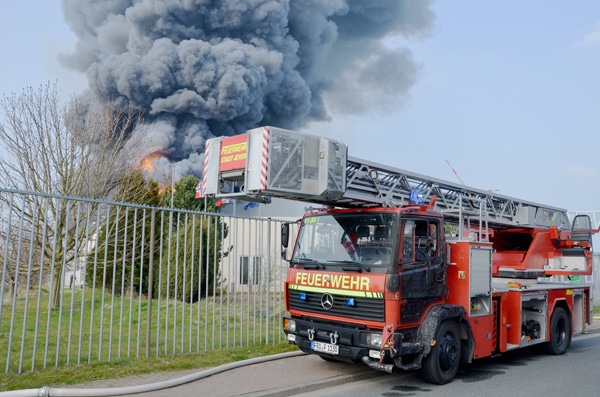 Beschädigte DLK der Feuerwehr Jever nach einem Großbrand. Foto: Jeverland-Bote / Hanz