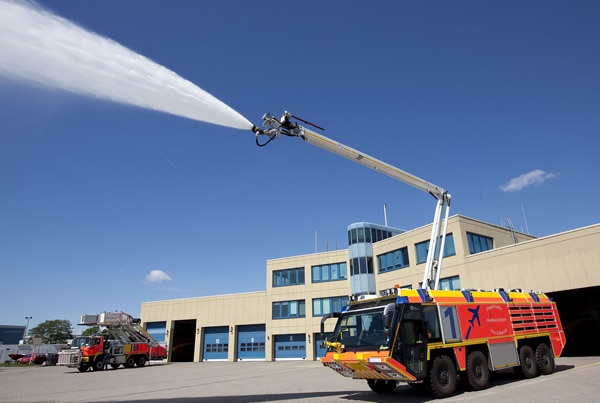 Die Wache und Löschfahrzeuge der Flughafenfeuerwehr Hamburg. Foto: Flughafen Hamburg / Michael Penner