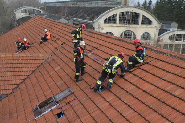 Absturzsicherung_Feuerwehr_Höhenrettung_Sicherheit