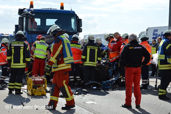 Einsatz_Feuerwehr_Verkehrsunfall_Autobahn_II