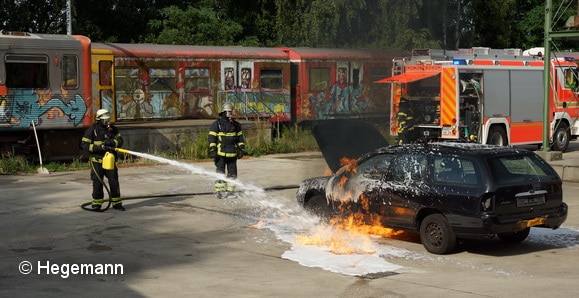 viele Brände lassen sich durch die Zugabe von Schaummittel schneller und effektiver löschen. Manchmal reicht dafür schon eine sogenannte Löschpistole mit 5-Liter-Behälter. Foto: Hegemann